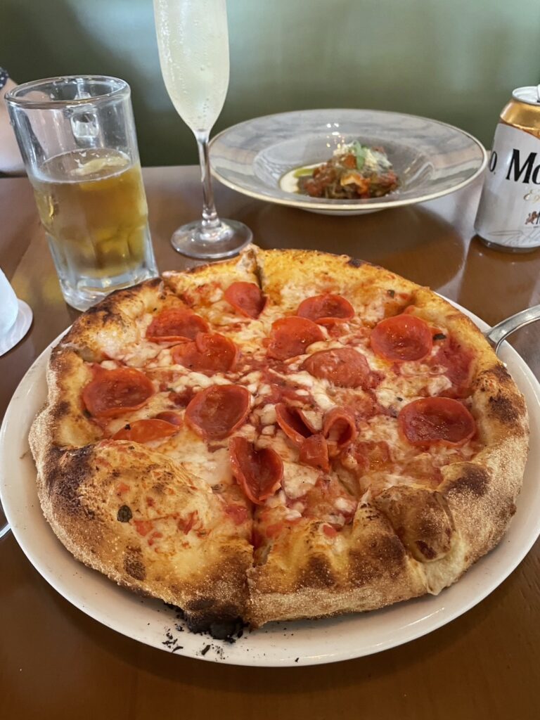 ハイアットジーヴァのイタリアン、Lorenzo'sのピザを撮影した写真