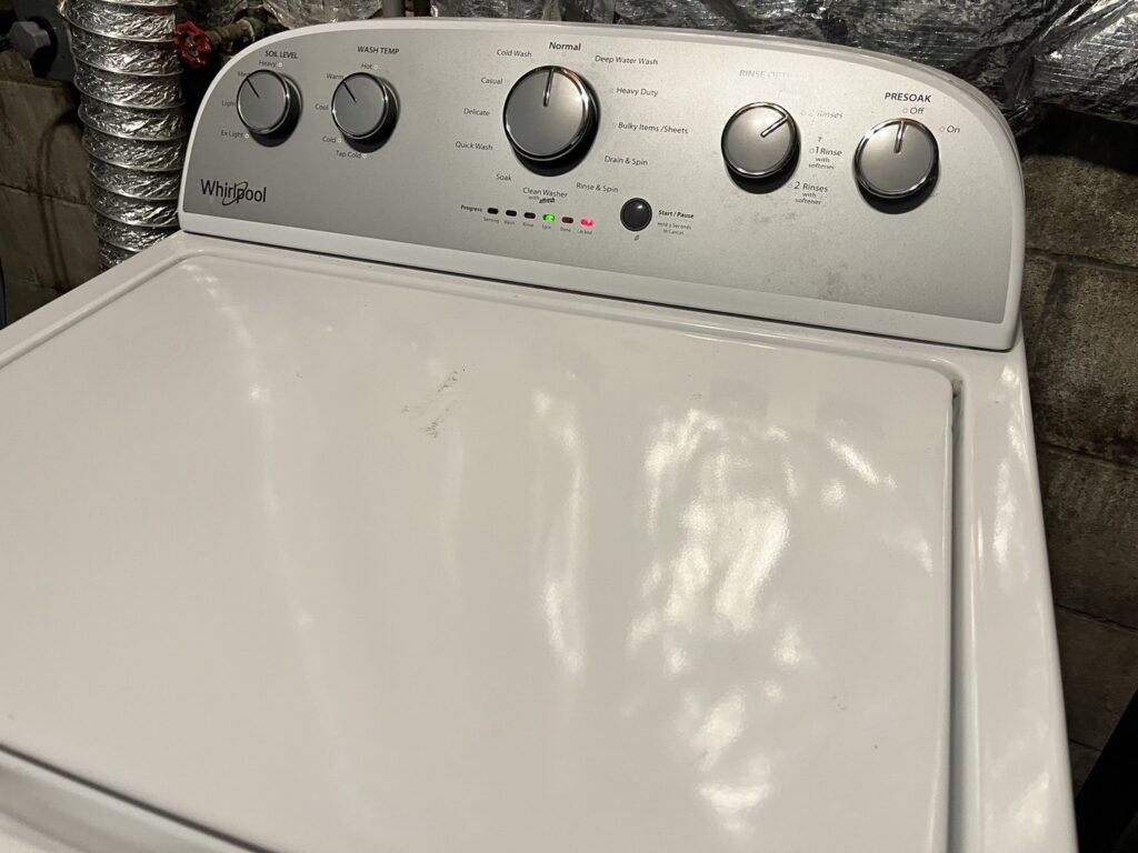 アメリカの家の洗濯機を撮影した写真