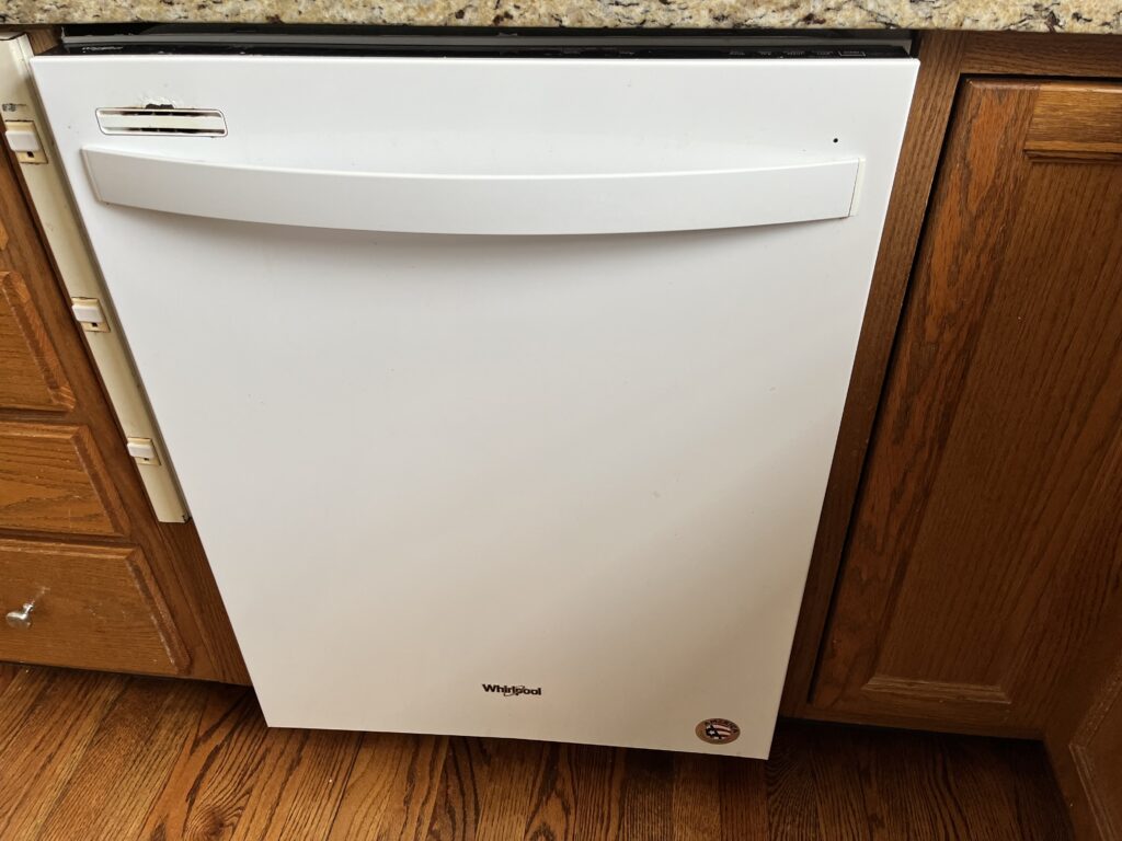 アメリカの家の備え付けの食器洗い機を撮影した写真