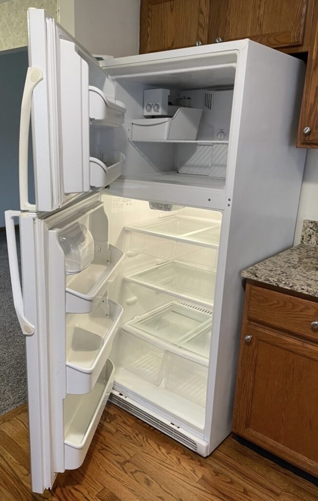 アメリカの家の備え付け冷蔵庫を撮影した写真