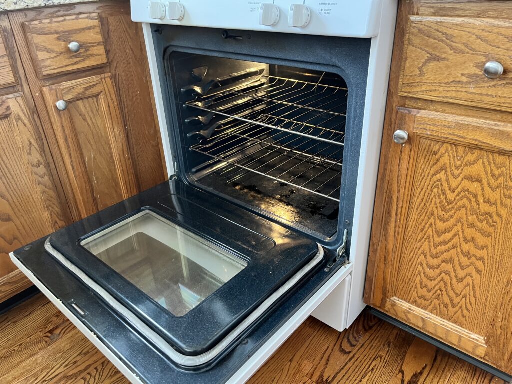 アメリカの家の備え付けオーブンを撮影した写真